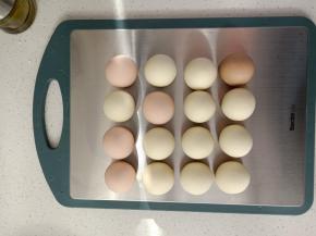 分别将各个面团揉匀，滚圆，盖保鲜膜放冰箱冷藏（防止提前发酵）

