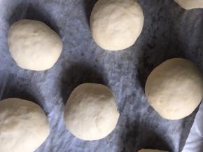 放入铺好油纸的烤盘上