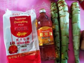 金龙鱼饺子专用麦芯粉一包，金龙鱼花生米 莴笋准备好