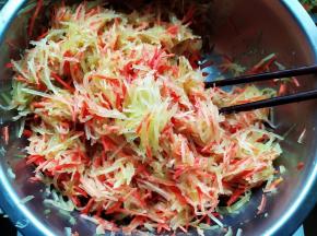 腌15分钟后挤掉腌的水份