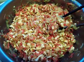 加入生抽五香粉搅拌均匀