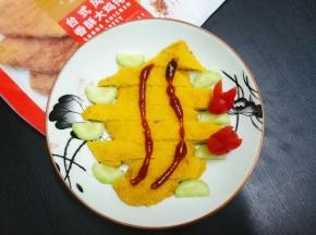 挤上番茄沙司