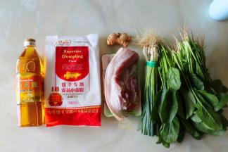 饺子皮食材：金龙鱼饺子专用麦芯粉600克、水、菠菜汁；
饺子馅：五花肉800克、香葱500克、十三香、金龙鱼花生油、盐、酱油、生姜