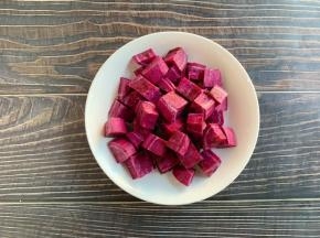 紫薯去皮切方块