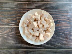 香芋去皮，切成小方块