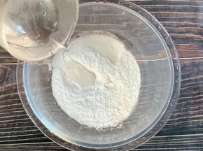 糯米粉120g加适量热水，揉成光滑面团