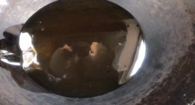 起锅烧油至5成热