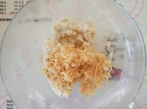 5、加入肉松拌匀。