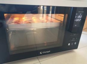 8、长帝蒸烤箱中层180度，烤20-25分钟，根据上色情况而定。