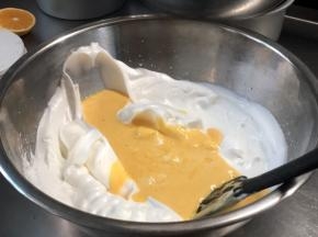 倒回蛋白盆中～