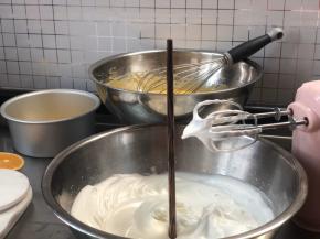 如果你不会看，告诉你个蠢办法，筷子一插～屹立不倒～OK