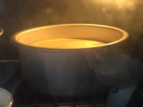 150度上下，40-50分钟～根据你那里的空气湿度决定，或者喜欢吃香一点的，选择时间长一点～我们家是喜欢香点的～