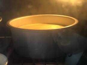 150度上下，40-50分钟～根据你那里的空气湿度决定，或者喜欢吃香一点的，选择时间长一点～我们家是喜欢香点的～