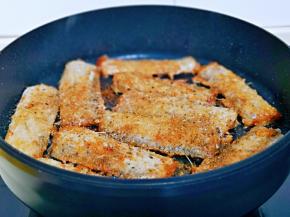 撒上孜然粉，迷迭香。