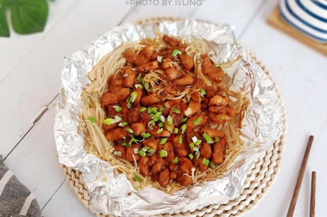 黑椒金针菇焖鸡