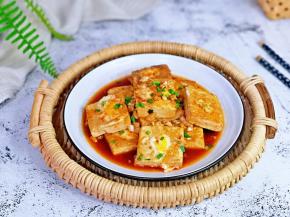 盛出装盘，撒上葱花。