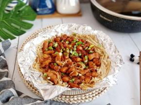 撒上适量葱花装饰，鸡胸肉特别嫩