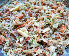 鸡蛋萝卜饺子馅做好了，很香哦！