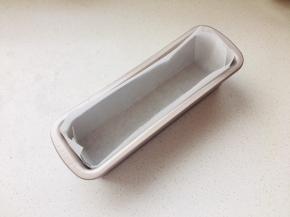 模具中放置油纸，此款的制作方法，一定要放油纸哦