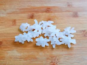 鱿鱼花切片，不放也可以，我就地取材。