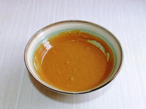 继续用手动打蛋器打至均匀。