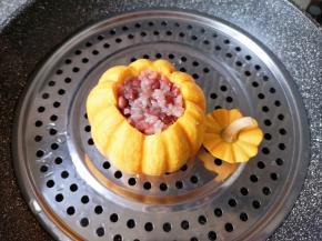 再次放入蒸锅，蒸15分钟关火，焖5分钟左右取出。