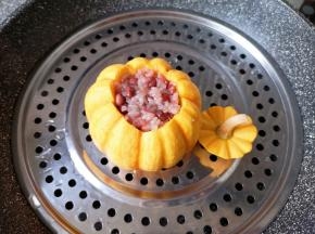 再次放入蒸锅，蒸15分钟关火，焖5分钟左右取出。