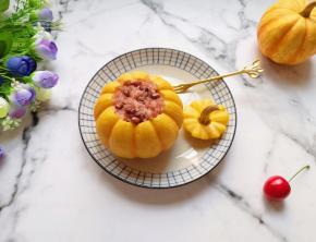 用勺子挖着吃，或者切开了一块一块用手拿着吃，都是棒棒哒！