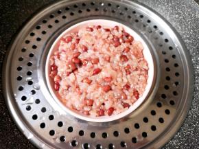 重新入锅，再次蒸20分钟，焖5分钟出锅。