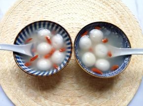 和小妞一人一碗。