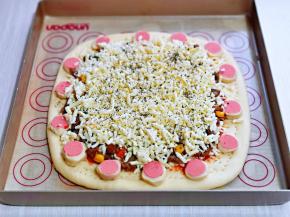 方形的大披萨同样按顺序依次做完。