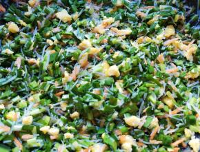 放盐和蔬之鲜搅拌均匀。