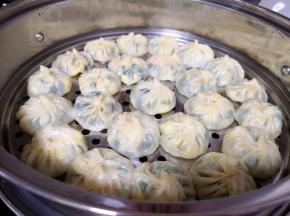 凉水上锅，上汽后大火蒸10分钟关火，焖2分钟左右出锅。