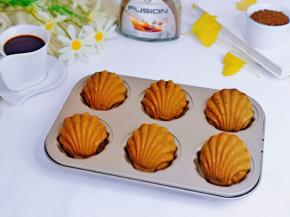 铛铛铛～香味扑鼻而来的咖啡玛德琳蛋糕出炉啦～