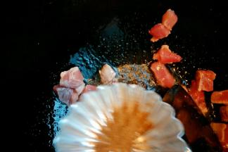 加入花椒粉翻炒均匀。