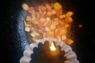 加入生抽翻炒均匀。