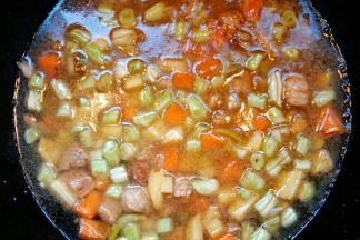 加入适量清水。