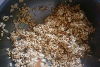 快速翻拌均匀。