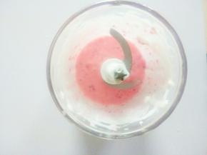 打碎后倒入杯中。