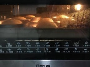 东菱烤箱上下火170度，放入中层，烘烤25分钟，表面上色后最后5分覆盖锡纸，避免上色过重，