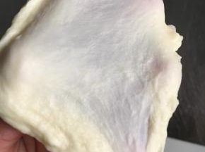 直至面团可以轻易撑开的状态，