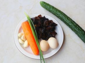 准备好所有食材。