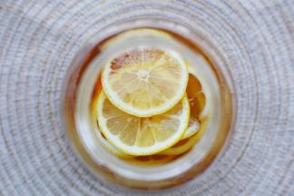 再放一层蜂蜜，层层叠加。