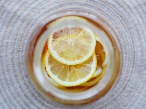 再放一层蜂蜜，层层叠加。