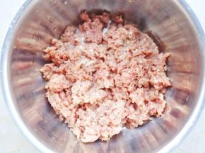 猪肉切末。