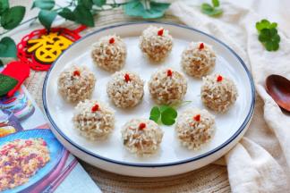 粉糯鲜香的珍珠藕丸就做好啦。