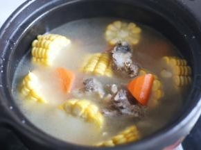 加满水大火煮开小火慢炖1个半小时。