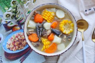 秋冬多喝营养滋补汤，身体倍儿棒。