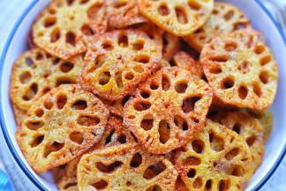 撒椒盐和辣椒粉即可。