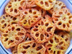 撒椒盐和辣椒粉即可。